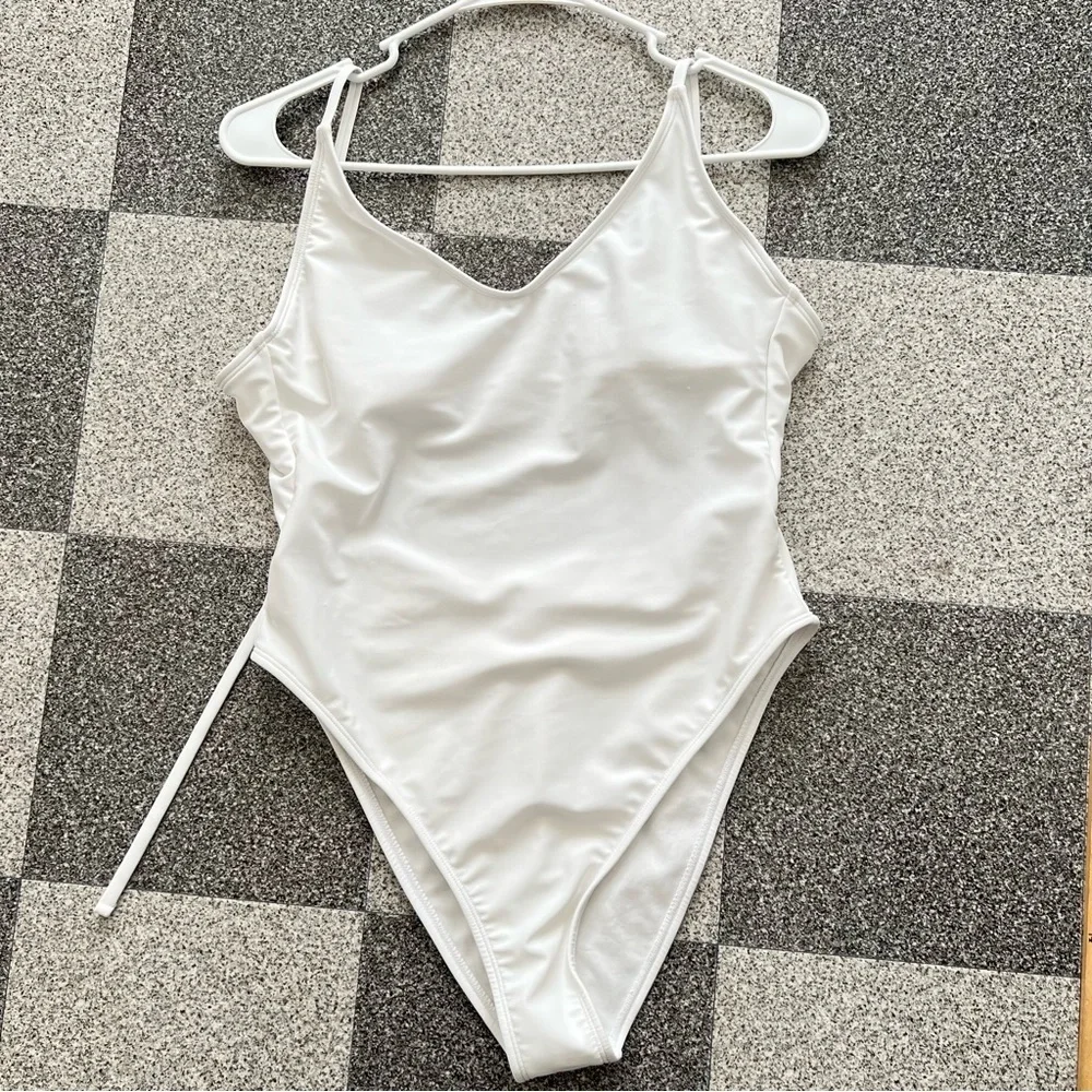 ❤️3/$15 Wild Fable Women's White V-Neck One-Piece Swimsuit- M